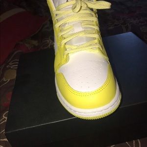 Jordan 1 mids limited addition